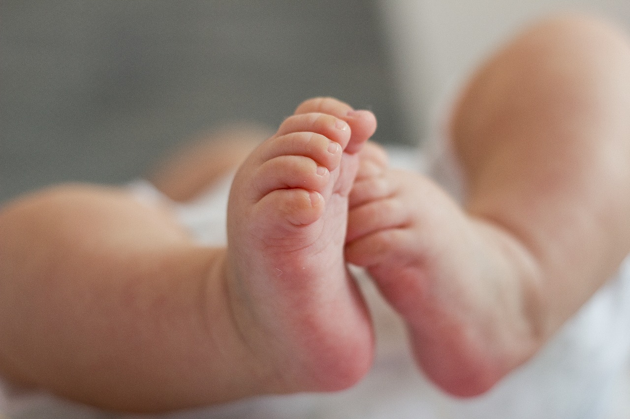 Kiedy pojawia się szorstka skóra u niemowląt?